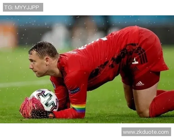 足球明星翘臀视频引发热议网友热评不断引领时尚潮流的运动魅力